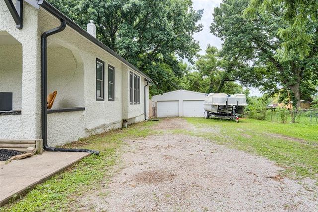6033 Edith Avenue, Kansas City, KS 66104