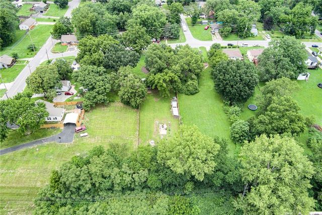 6033 Edith Avenue, Kansas City, KS 66104