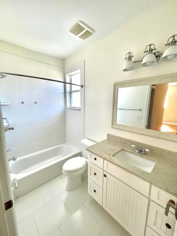 8550 Vía Romana 2, Boca Raton, FL 33496