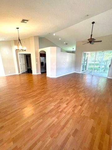 8550 Vía Romana 2, Boca Raton, FL 33496