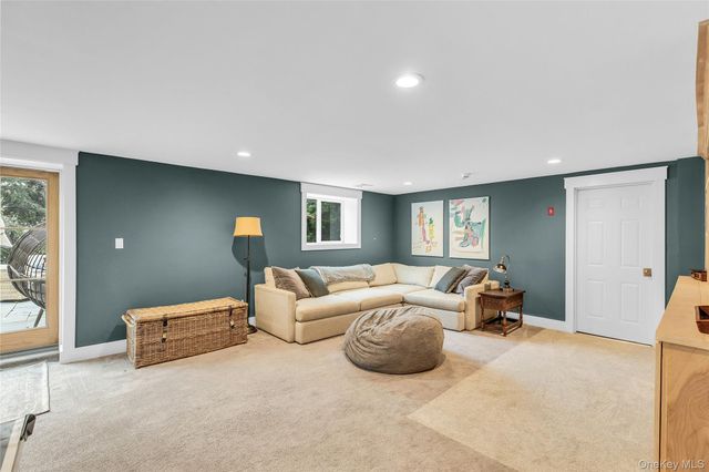 7 Ridge Drive, Melville, NY 11747