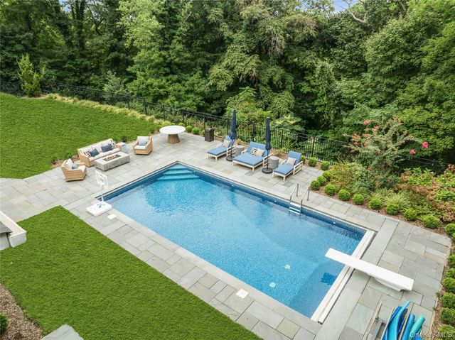 7 Ridge Drive, Melville, NY 11747