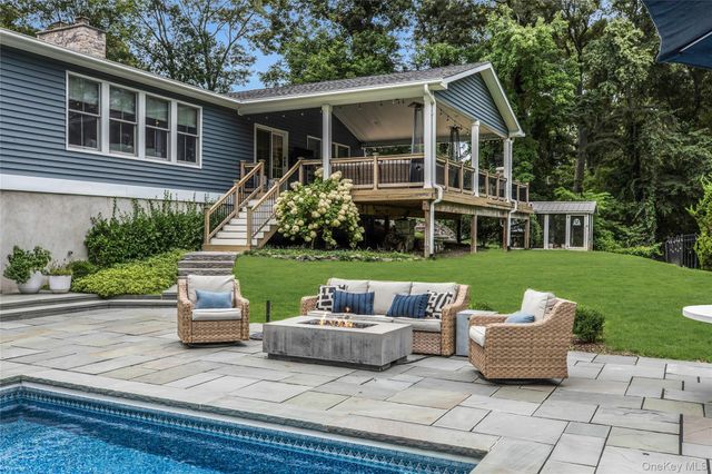 7 Ridge Drive, Melville, NY 11747