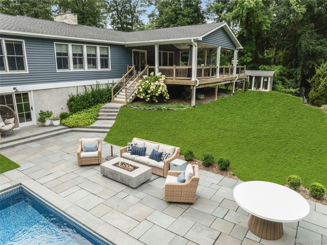 7 Ridge Drive, Melville, NY 11747