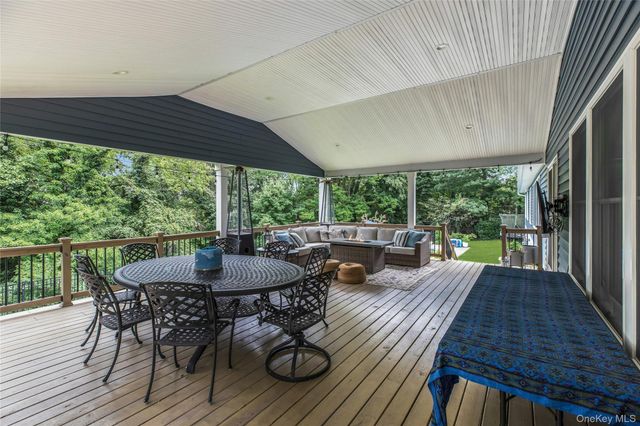 7 Ridge Drive, Melville, NY 11747