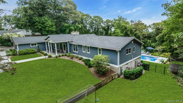 7 Ridge Drive, Melville, NY 11747