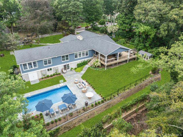 7 Ridge Drive, Melville, NY 11747
