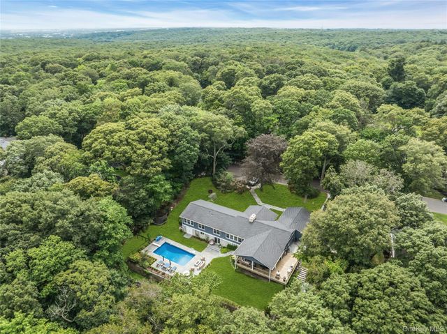 7 Ridge Drive, Melville, NY 11747