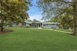 7 Ridge Drive, Melville, NY 11747