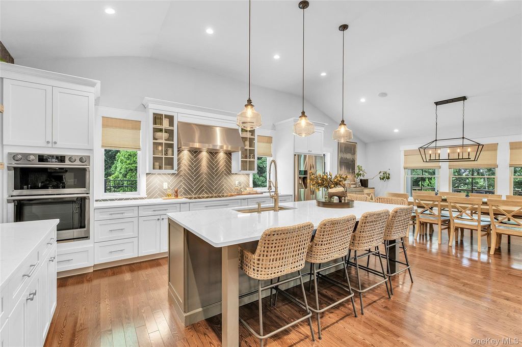 7 Ridge Drive, Melville, NY 11747 — photo 4