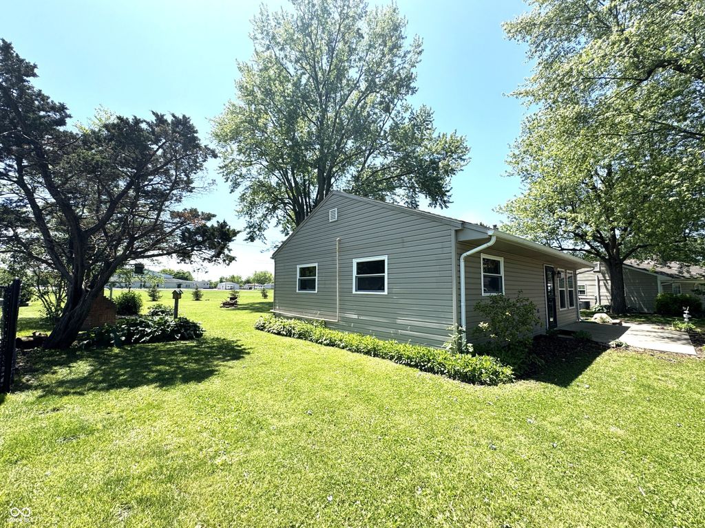 409 Parkway Street, Whiteland, IN 46184