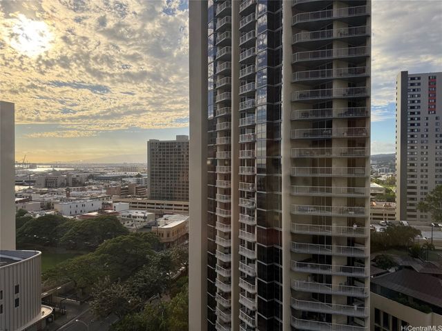 1255 Nuuanu Avenue E1504, Honolulu, HI 96817