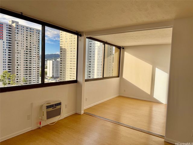 1255 Nuuanu Avenue E1504, Honolulu, HI 96817