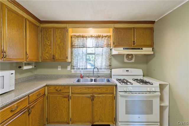 6355 Lakeshore Road, Cicero, NY 13039