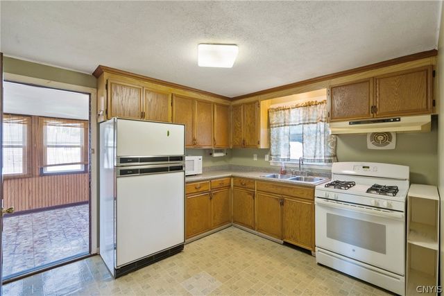 6355 Lakeshore Road, Cicero, NY 13039