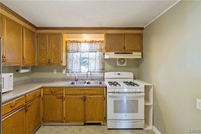 6355 Lakeshore Road, Cicero, NY 13039