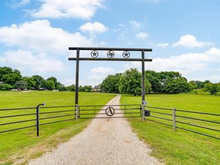 3207 Howard Road, Waxahachie, TX 75165