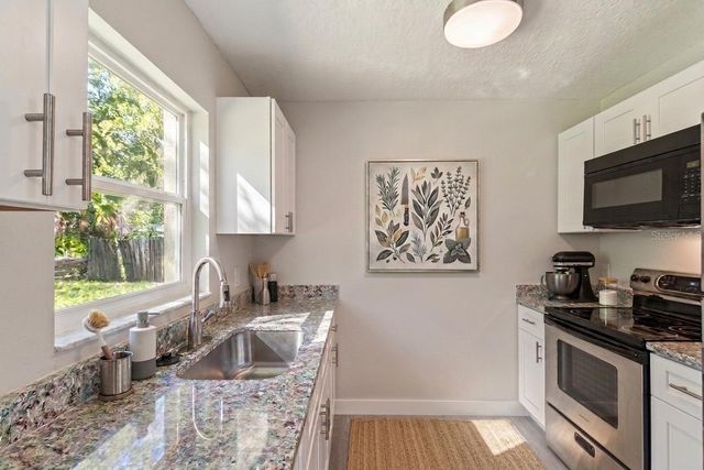 324 QUEEN AVENUE, Oviedo, FL 32765