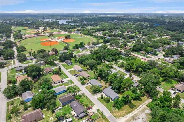 324 QUEEN AVENUE, Oviedo, FL 32765