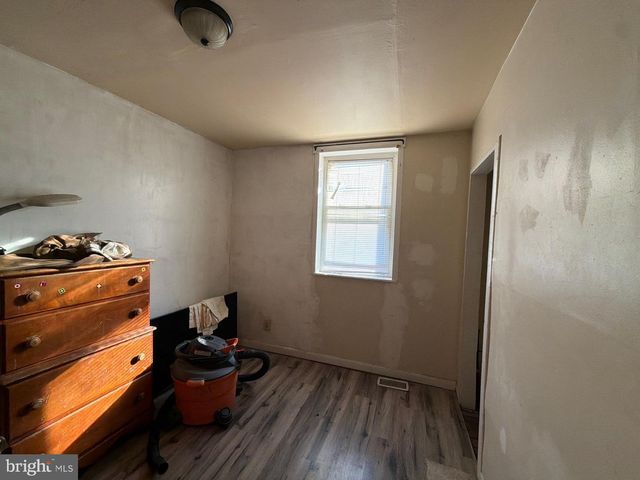 33 S CALVERTON RD, Baltimore, MD 21223