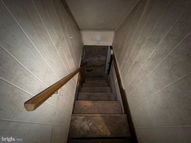 33 S CALVERTON RD, Baltimore, MD 21223