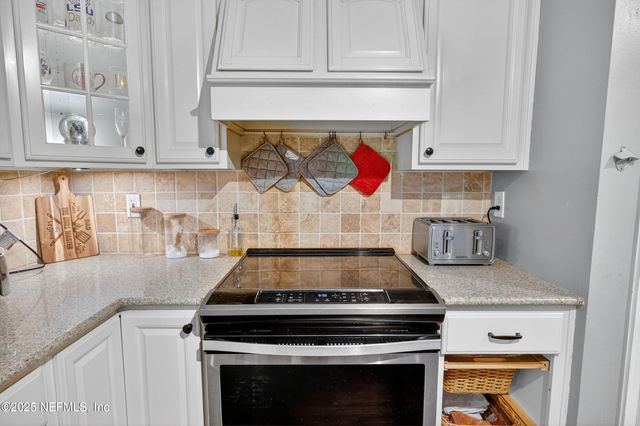 1735 PAPAYA Drive N, Orange Park, FL 32073