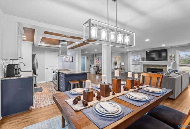 124 Robin Lane, Huntsville, AL 35802