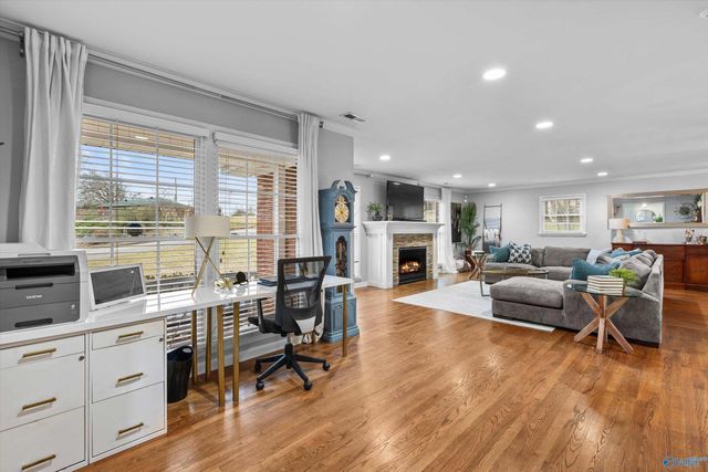 124 Robin Lane, Huntsville, AL 35802