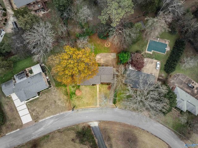 124 Robin Lane, Huntsville, AL 35802