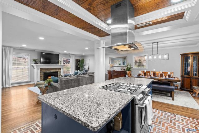 124 Robin Lane, Huntsville, AL 35802