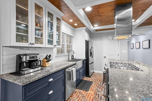 124 Robin Lane, Huntsville, AL 35802