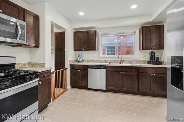 20119 Meier Road, Saint Clair Shores, MI 48081