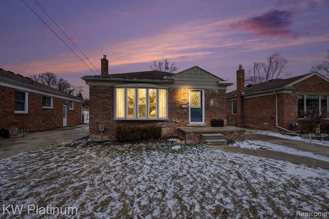 20119 Meier Road, Saint Clair Shores, MI 48081
