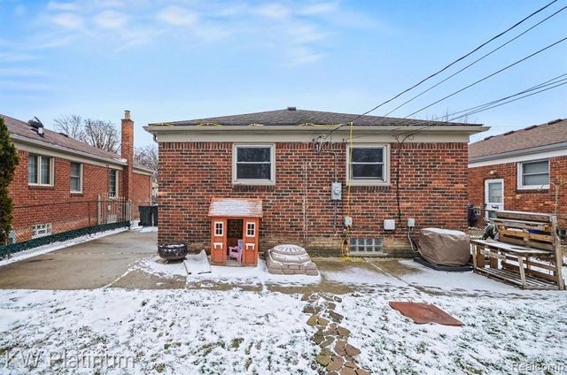 20119 Meier Road, Saint Clair Shores, MI 48081