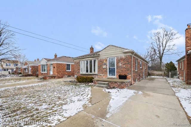 20119 Meier Road, Saint Clair Shores, MI 48081