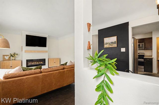 20119 Meier Road, Saint Clair Shores, MI 48081