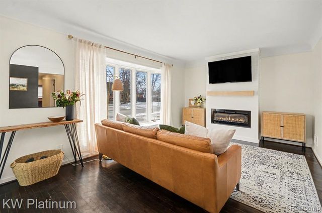 20119 Meier Road, Saint Clair Shores, MI 48081