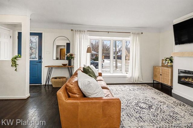 20119 Meier Road, Saint Clair Shores, MI 48081