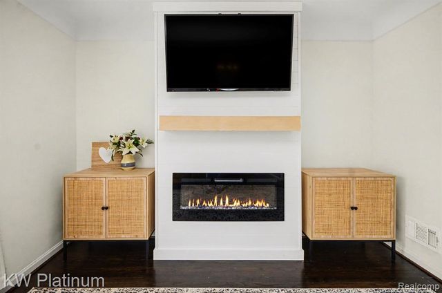 20119 Meier Road, Saint Clair Shores, MI 48081