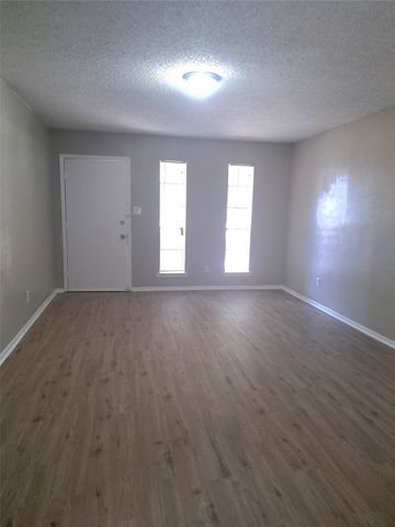 1125 Highbush Drive 1127, Benbrook, TX 76126