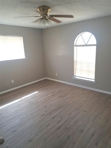 1125 Highbush Drive 1127, Benbrook, TX 76126