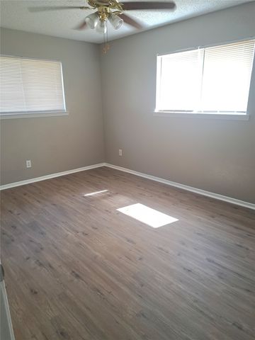 1125 Highbush Drive 1127, Benbrook, TX 76126