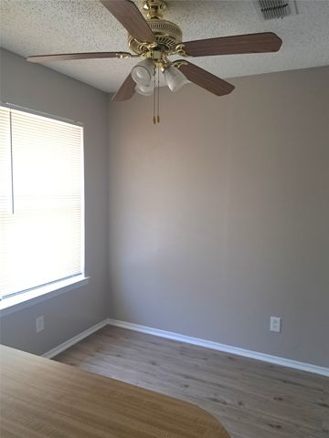 1125 Highbush Drive 1127, Benbrook, TX 76126