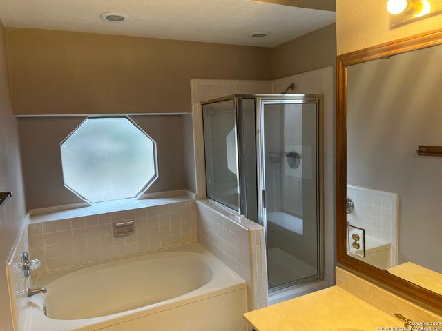 10130 SANDYGLEN, San Antonio, TX 78240