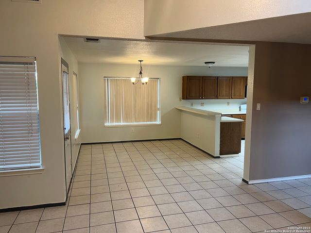 10130 SANDYGLEN, San Antonio, TX 78240