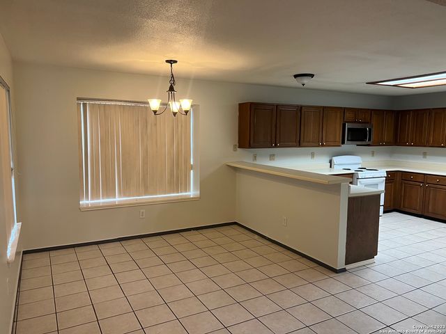 10130 SANDYGLEN, San Antonio, TX 78240