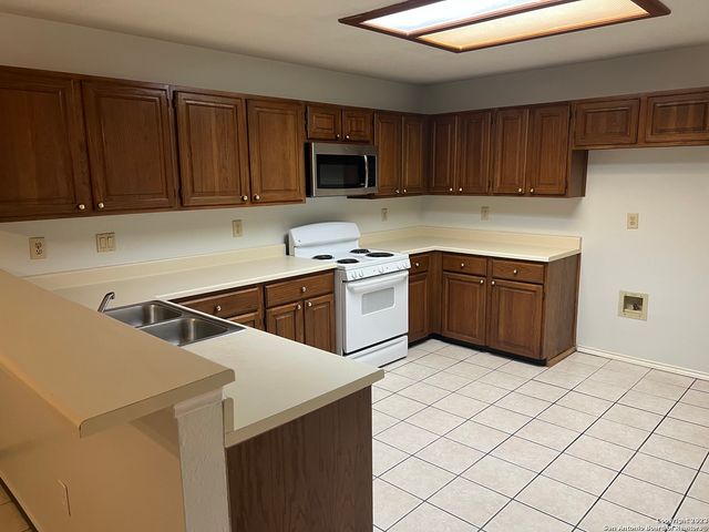 10130 SANDYGLEN, San Antonio, TX 78240