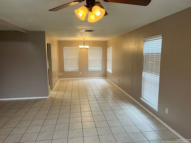 10130 SANDYGLEN, San Antonio, TX 78240