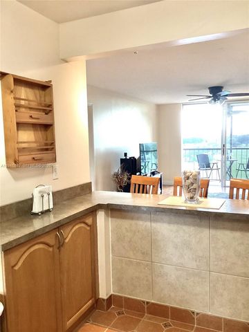 8900 Washington Boulevard PH19, Pembroke Pines, FL 33025