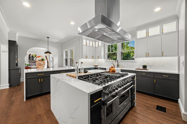 2127 Pembroke Drive, Fort Worth, TX 76110